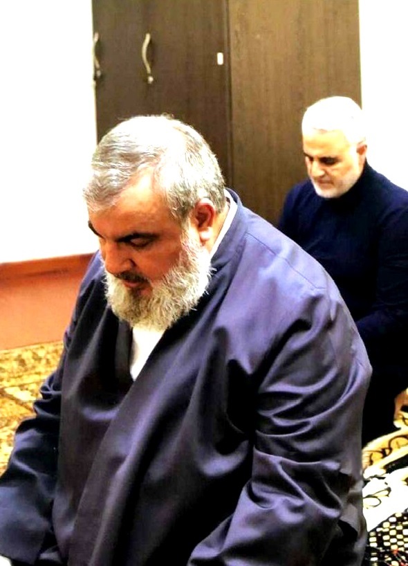 عکس نماز شهید سید حسن نصرالله و شهید قاسم سلیمانی