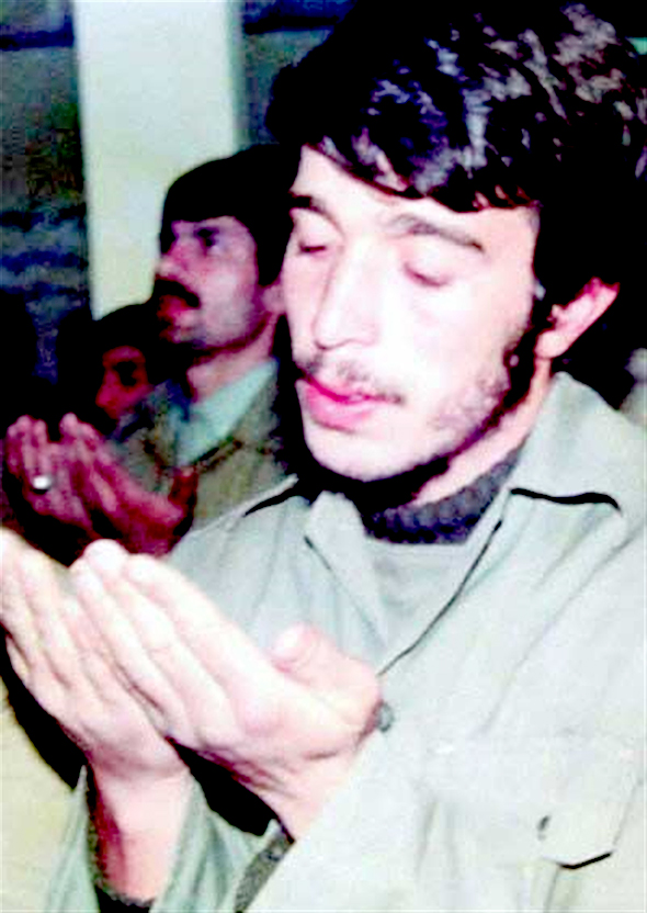 عکس قنوت نماز شهید محمود کاوه