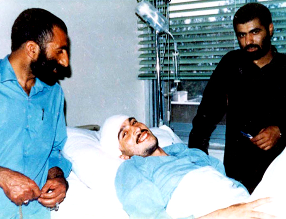 عکس شهید محمود کاوه در بیمارستان