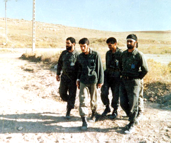 تصاویر شهید کاوه در جبهه