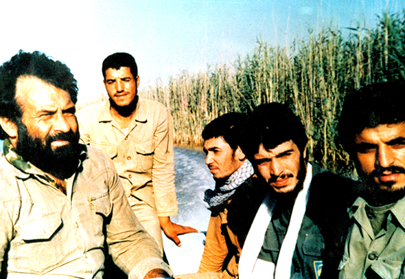 عکس شهید محمود کاوه ، داخل قایق
