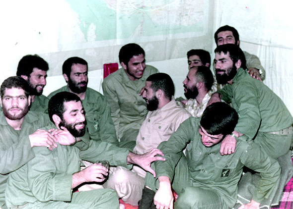 عکس جمع خودمانی ، شهید محمود کاوه