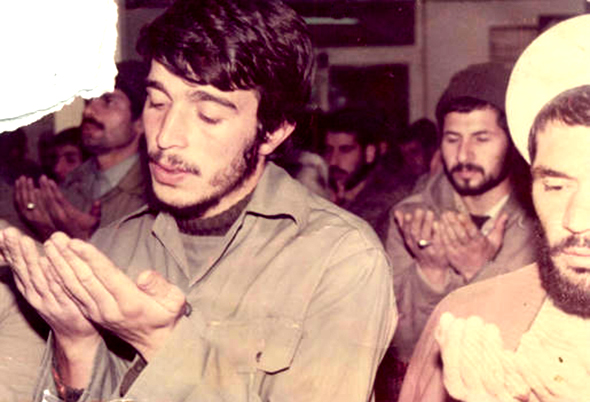 عکس نماز شهید محمود کاوه