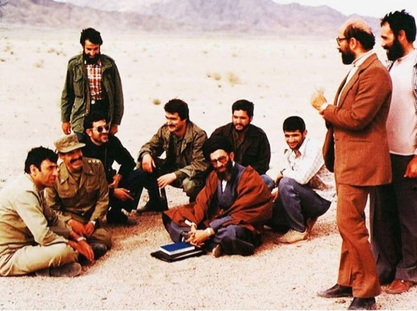 عکس شهید چمران در کنار امام خامنه ای